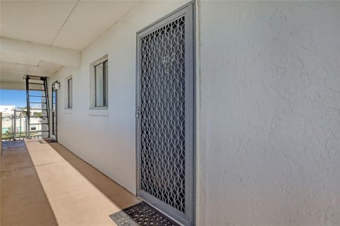 Condo in Titusville, Florida, 2 bedrooms  № 1586147 - photo 5