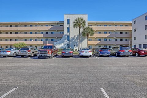 Condo in Titusville, Florida, 2 bedrooms  № 1586147 - photo 2