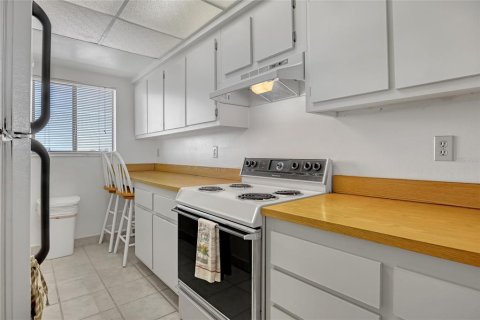 Condo in Titusville, Florida, 2 bedrooms  № 1586147 - photo 13