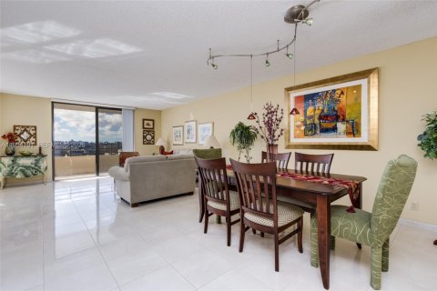 Купить кондоминиум в Халландейл-Бич, Флорида 2 спальни, 118.91м2, № 2008967 - фото 17