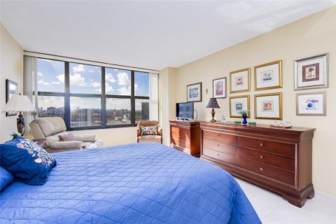 Купить кондоминиум в Халландейл-Бич, Флорида 2 спальни, 118.91м2, № 2008967 - фото 25