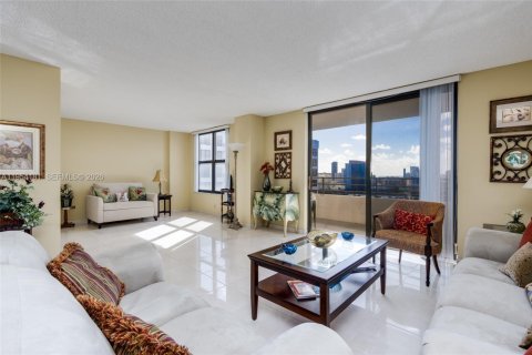 Купить кондоминиум в Халландейл-Бич, Флорида 2 спальни, 118.91м2, № 2008967 - фото 10