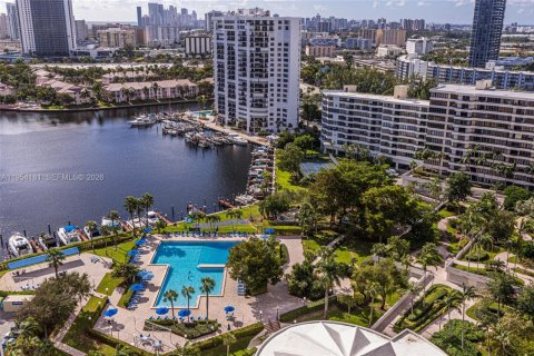 Купить кондоминиум в Халландейл-Бич, Флорида 2 спальни, 118.91м2, № 2008967 - фото 3