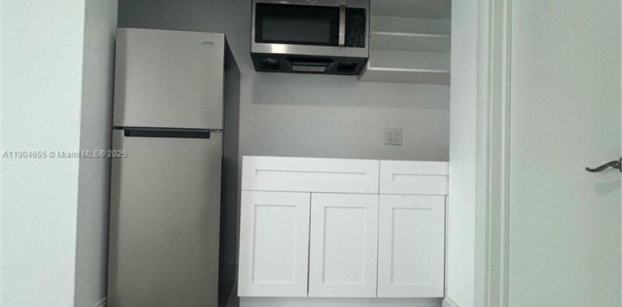 Коммерческая недвижимость в Катлер-Бей, Флорида 1 спальня, 27.87м2 № 1955132