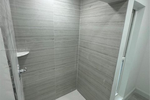 Снять в аренду коммерческую недвижимость в Катлер-Бей, Флорида 1 спальня, 27.87м2, № 1955132 - фото 4