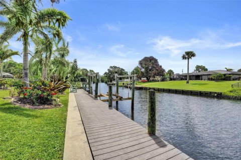 House in Port St. Lucie, Florida 4 bedrooms, 232.53 sq.m. № 2186455 - photo 13