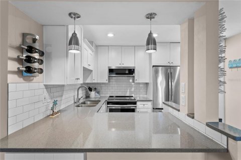 Condominio en venta en Tampa, Florida, 2 dormitorios, 69.86 m2 № 1743423 - foto 12