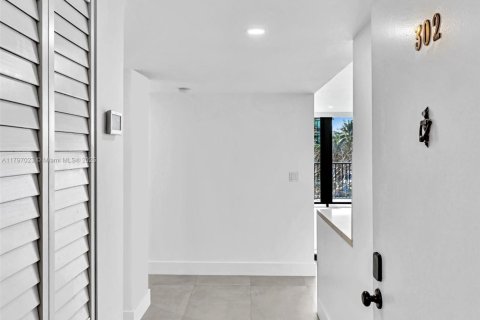 Condominio en venta en Fort Lauderdale, Florida, 2 dormitorios, 116.13 m2 № 1940133 - foto 2