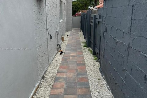 Immobilier commercial à louer à Miami, Floride: 177.26 m2 № 1993652 - photo 6