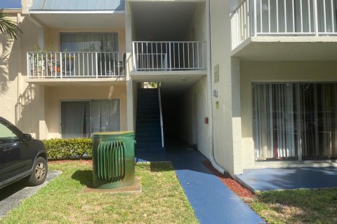 Condominio en alquiler en West Palm Beach, Florida, 2 dormitorios, 85.93 m2 № 1225834 - foto 1