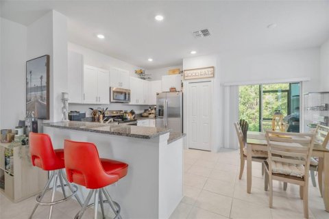 Townhouse in Land O' Lakes, Florida 2 bedrooms, 143.16 sq.m. № 1879370 - photo 11
