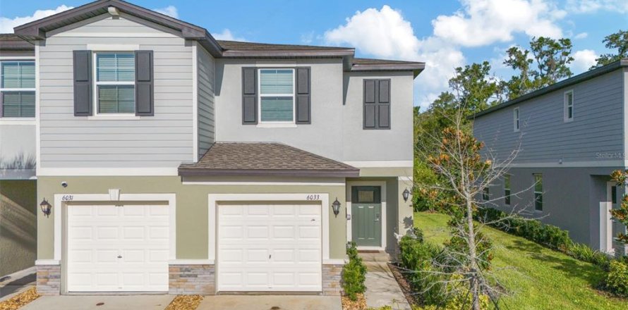 Townhouse in Land O' Lakes, Florida 2 bedrooms, 143.16 sq.m. № 1879370