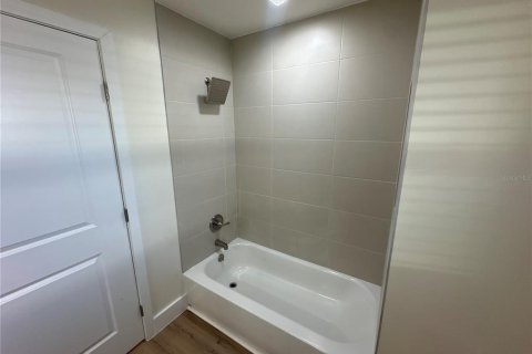 Commercial property in Tampa, Florida 8 bedrooms, 295.89 sq.m. № 2379058 - photo 12