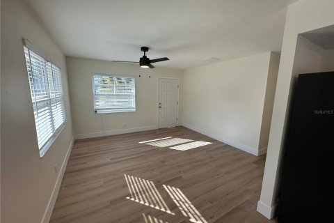 Commercial property in Tampa, Florida 8 bedrooms, 295.89 sq.m. № 2379058 - photo 25