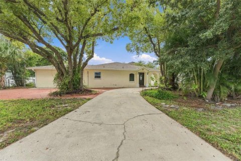 Commercial property in Tampa, Florida 8 bedrooms, 295.89 sq.m. № 2379058 - photo 3
