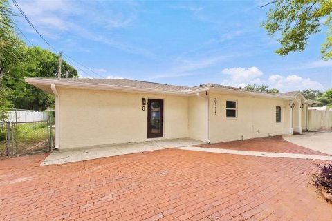 Commercial property in Tampa, Florida 8 bedrooms, 295.89 sq.m. № 2379058 - photo 4