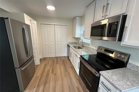 Commercial property in Tampa, Florida 8 bedrooms, 295.89 sq.m. № 2379058 - photo 26