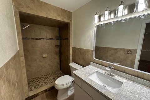 Commercial property in Tampa, Florida 8 bedrooms, 295.89 sq.m. № 2379058 - photo 15