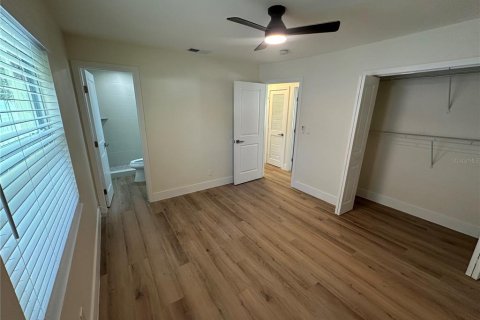 Commercial property in Tampa, Florida 8 bedrooms, 295.89 sq.m. № 2379058 - photo 22