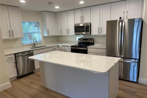 Commercial property in Tampa, Florida 8 bedrooms, 295.89 sq.m. № 2379058 - photo 5