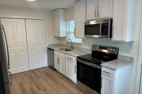 Commercial property in Tampa, Florida 8 bedrooms, 295.89 sq.m. № 2379058 - photo 28