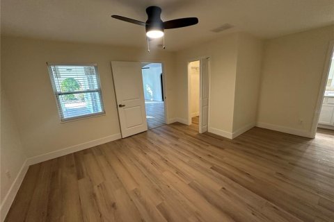 Commercial property in Tampa, Florida 8 bedrooms, 295.89 sq.m. № 2379058 - photo 18