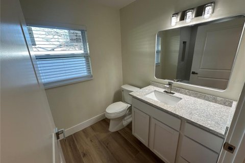 Commercial property in Tampa, Florida 8 bedrooms, 295.89 sq.m. № 2379058 - photo 11