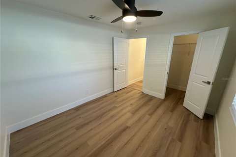 Commercial property in Tampa, Florida 8 bedrooms, 295.89 sq.m. № 2379058 - photo 14