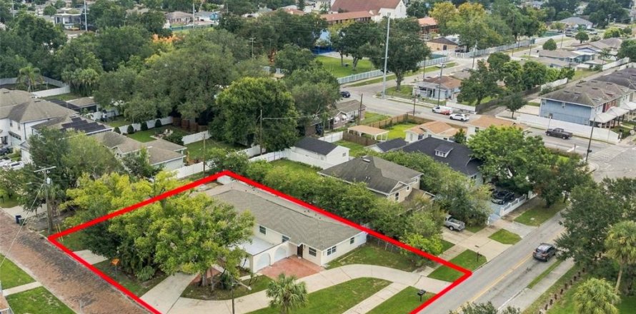 Commercial property in Tampa, Florida 8 bedrooms, 295.89 sq.m. № 2379058