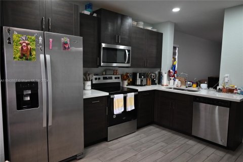 House in Homestead, Florida 4 bedrooms, 197.51 sq.m. № 1811625 - photo 3