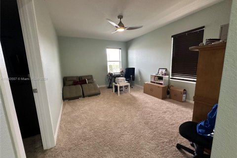 House in Homestead, Florida 4 bedrooms, 197.51 sq.m. № 1811625 - photo 23