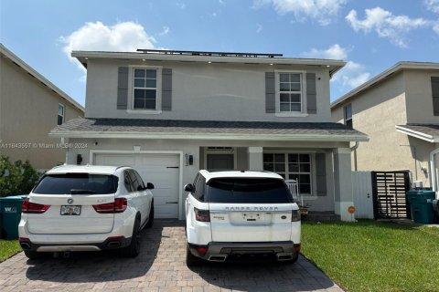 House in Homestead, Florida 4 bedrooms, 197.51 sq.m. № 1811625 - photo 1