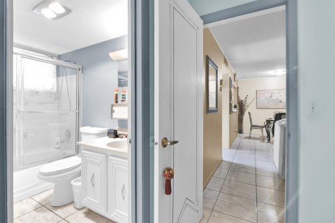 Condominio en venta en Palm Springs, Florida, 1 dormitorio, 72 m2 № 2146010 - foto 10