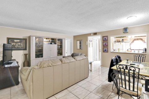Condominio en venta en Palm Springs, Florida, 1 dormitorio, 72 m2 № 2146010 - foto 6