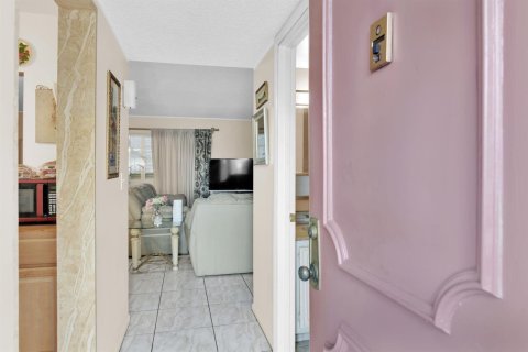 Condominio en venta en Palm Springs, Florida, 1 dormitorio, 72 m2 № 2146010 - foto 5