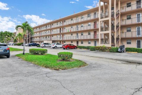 Condominio en venta en Palm Springs, Florida, 1 dormitorio, 72 m2 № 2146010 - foto 21