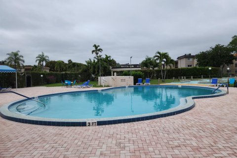 Condominio en venta en Palm Springs, Florida, 1 dormitorio, 72 m2 № 2146010 - foto 29