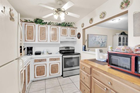 Condominio en venta en Palm Springs, Florida, 1 dormitorio, 72 m2 № 2146010 - foto 3