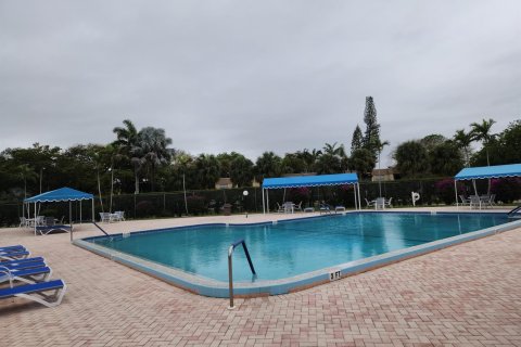 Condominio en venta en Palm Springs, Florida, 1 dormitorio, 72 m2 № 2146010 - foto 28