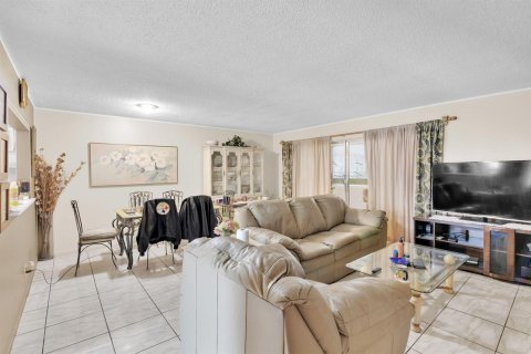 Condominio en venta en Palm Springs, Florida, 1 dormitorio, 72 m2 № 2146010 - foto 4
