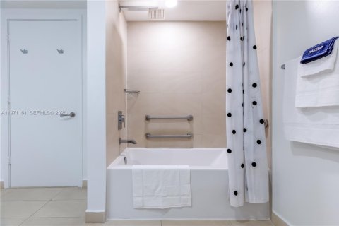 Купить кондоминиум в Холливуд, Флорида 2 спальни, 104.89м2, № 2032092 - фото 25