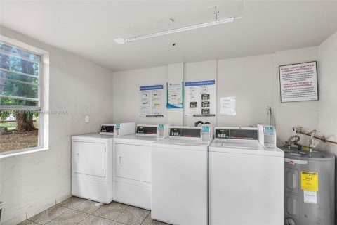 Купить кондоминиум в Майами, Флорида 2 спальни, 102.1м2, № 2054403 - фото 17