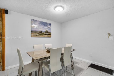 Купить кондоминиум в Майами, Флорида 2 спальни, 102.1м2, № 2054403 - фото 6