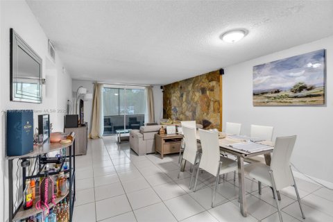 Купить кондоминиум в Майами, Флорида 2 спальни, 102.1м2, № 2054403 - фото 4