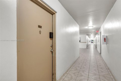 Купить кондоминиум в Майами, Флорида 2 спальни, 102.1м2, № 2054403 - фото 16