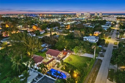 Villa ou maison à vendre à Boynton Beach, Floride: 4 chambres, 319.86 m2 № 2026119 - photo 2