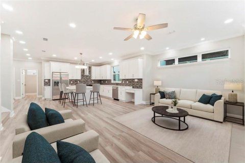 Townhouse in Tampa, Florida 3 bedrooms, 212.1 sq.m. № 2205794 - photo 4