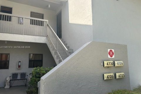 Condominio en venta en Coconut Creek, Florida, 2 dormitorios, 90.86 m2 № 2011454 - foto 2