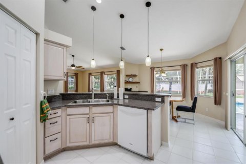 House in North Fort Myers, Florida 3 bedrooms, 180.6 sq.m. № 1904321 - photo 18