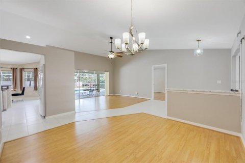 House in North Fort Myers, Florida 3 bedrooms, 180.6 sq.m. № 1904321 - photo 10